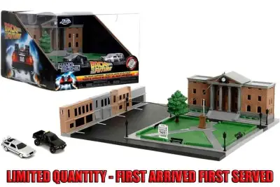 Figurine back to the future clock tower nano scene diorama